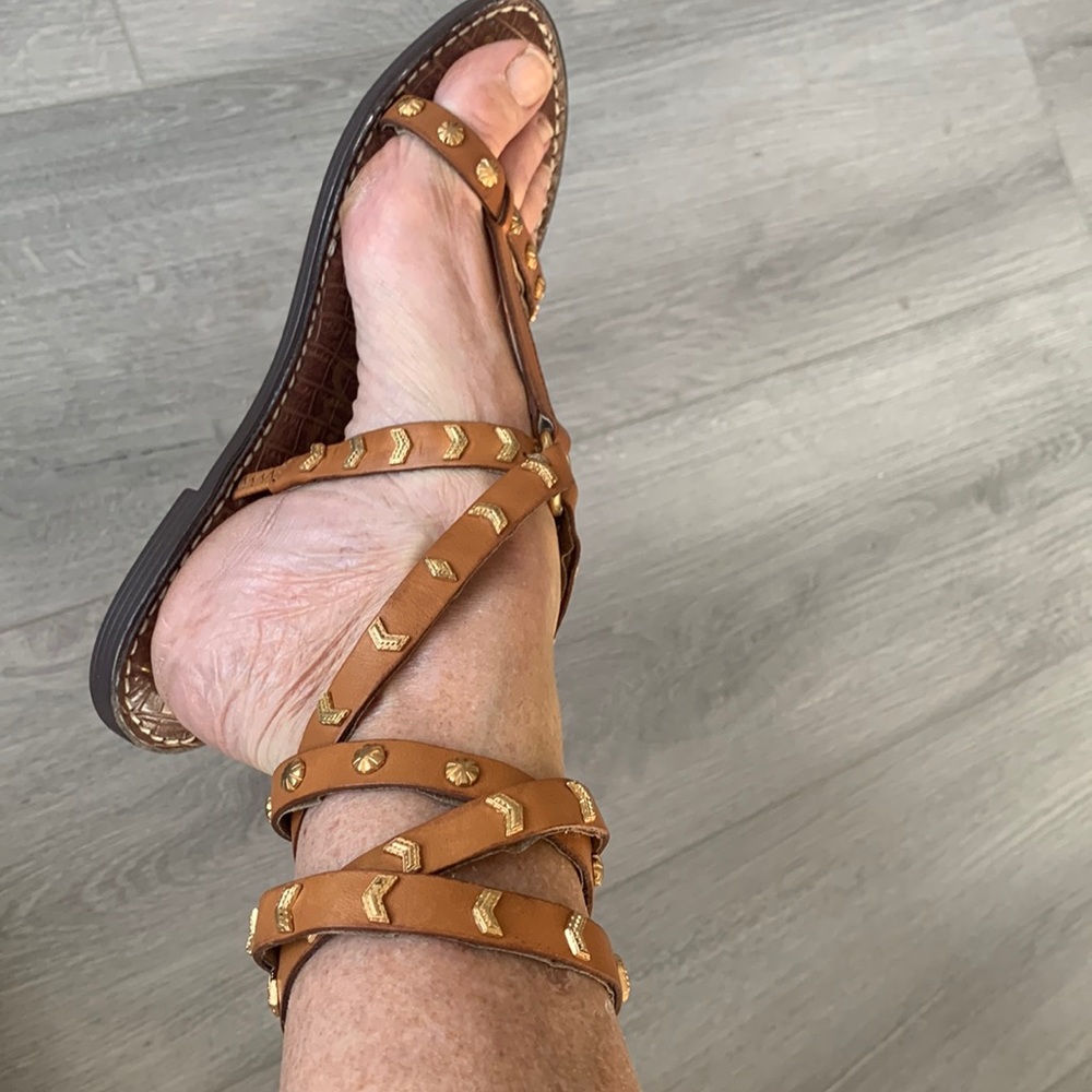 Flat ankle straps teal leather gladiator sandals.  Very stylish and sexy.